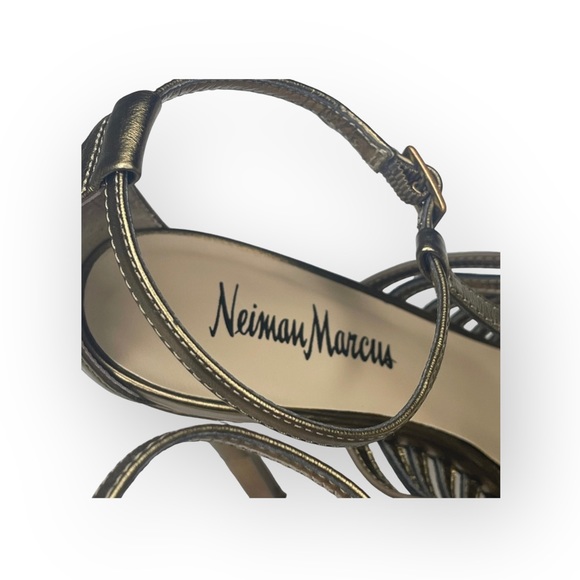 Neiman Marcus 𖤐 T-Strap Stiletto Heeled Sandal 𖤐 Metallic Gold Leather 𖤐 8M - Picture 12 of 16